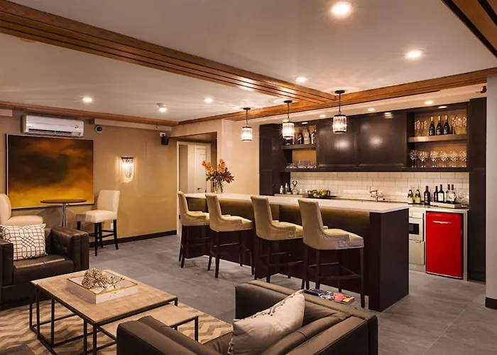 Port Washington Hotels