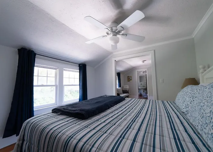 Hampton Bays Cheap Pet friendly Hotels