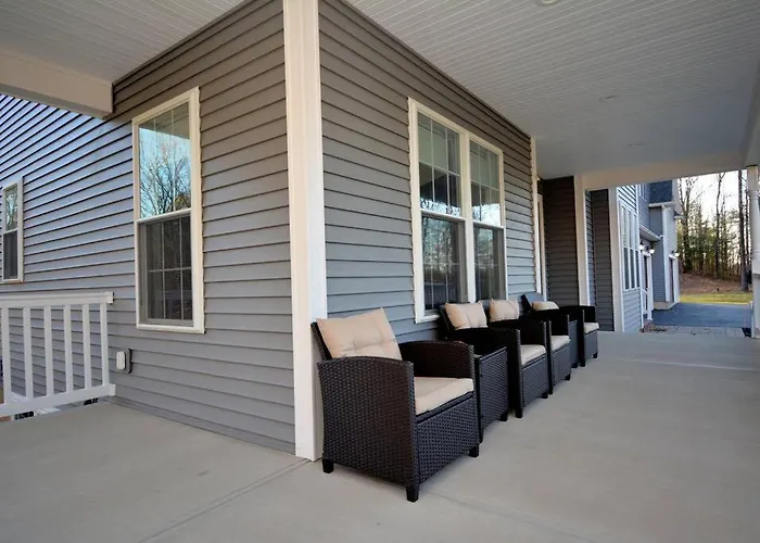 Saratoga Oasis: 9-Bedroom Retreat with Heated Pool and Hot Tub Saratoga Springs