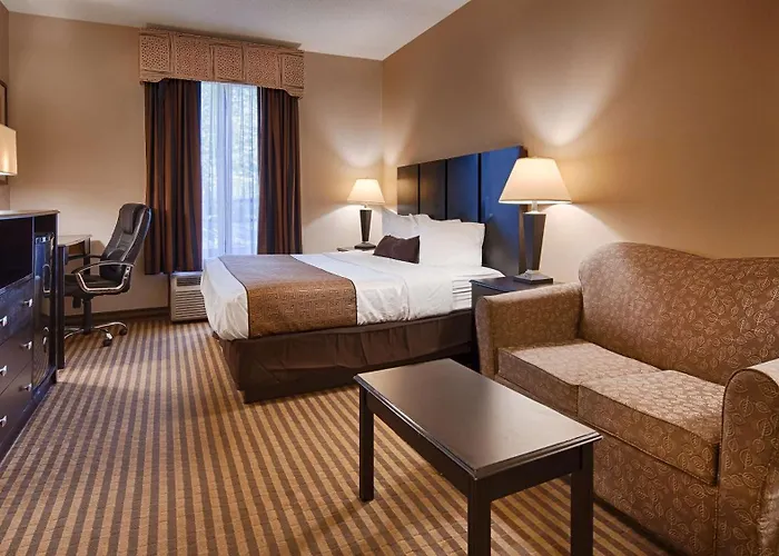 Dunkirk hotels near Dunkirk Lighthouse and Veterans Park Museum
