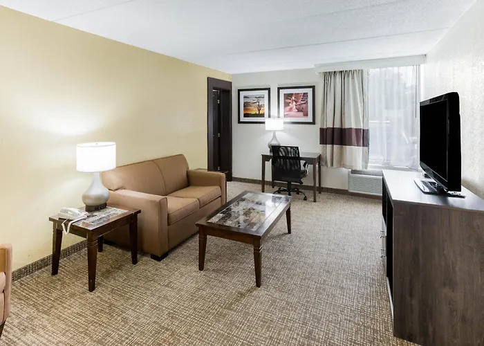 Plattsburgh hotels near Imaginarium Children's Museum of the North Country