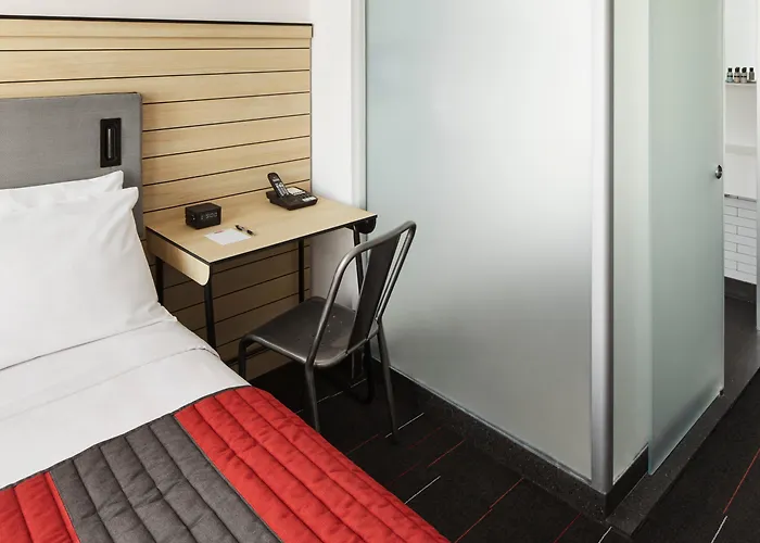 East Setauket Hotels