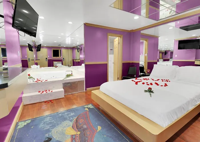 Pet friendly Hollywood Motel Farmingdale