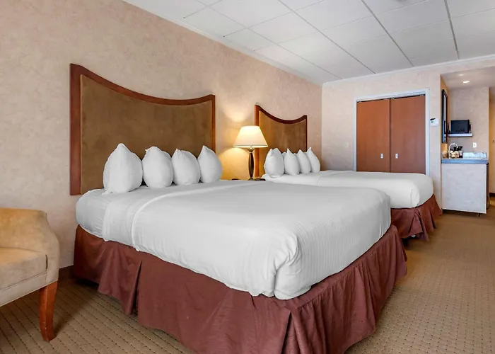 Oswego hotels near Fort Ontario State Historic Site