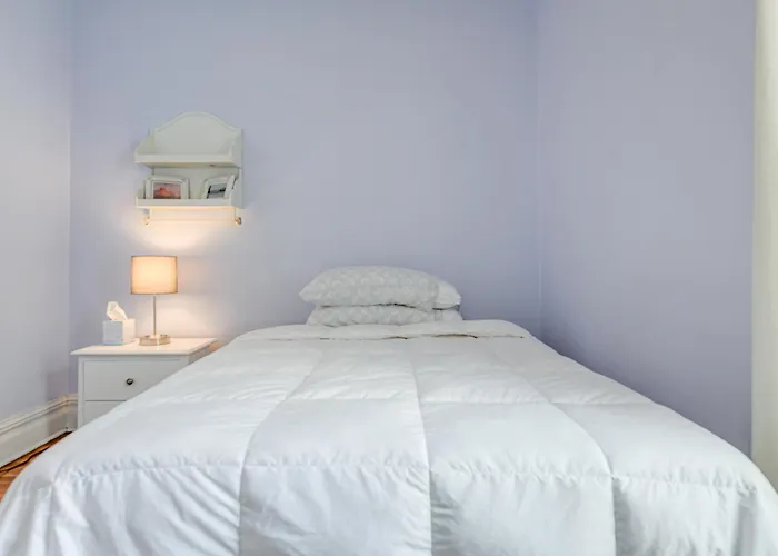 Pet friendly 2 Mi To Peace Bridge Victorian-Style Apartment Buffalo