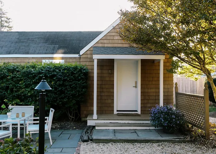 Amagansett hotels near Indian Wells Beach