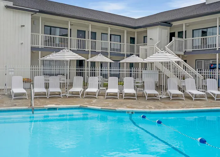 A Wave Inn - Montauk With Golf Course