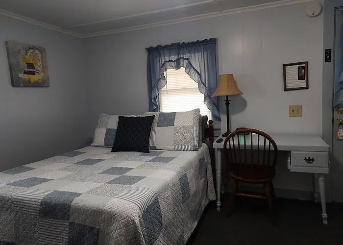 South Glens Falls Hotels