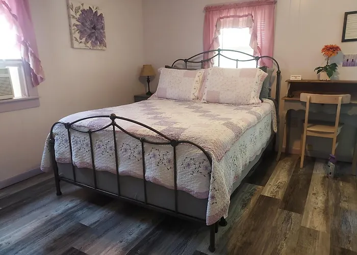 Hoosick Falls Hotels