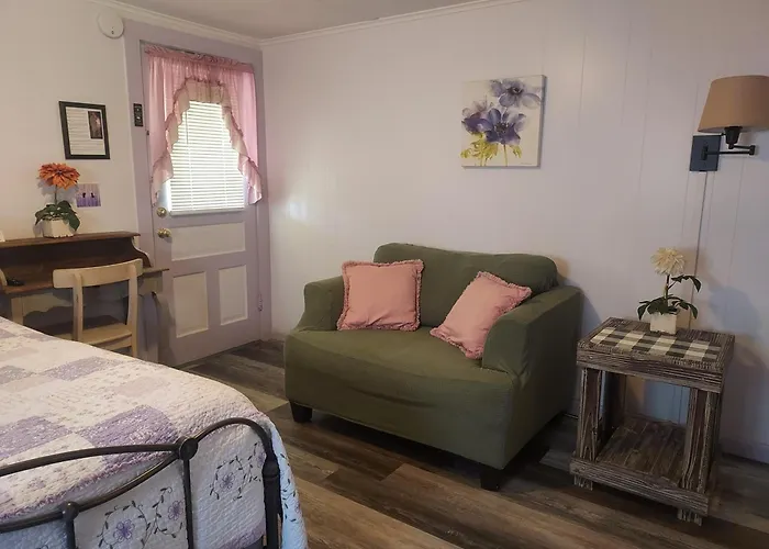 Ballston Lake Hotels