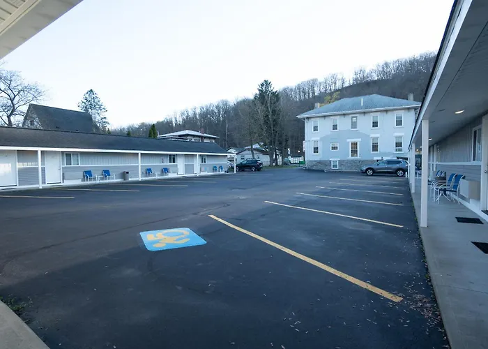 Watkins Glen hotels near Watkins Glen Gorge Trail