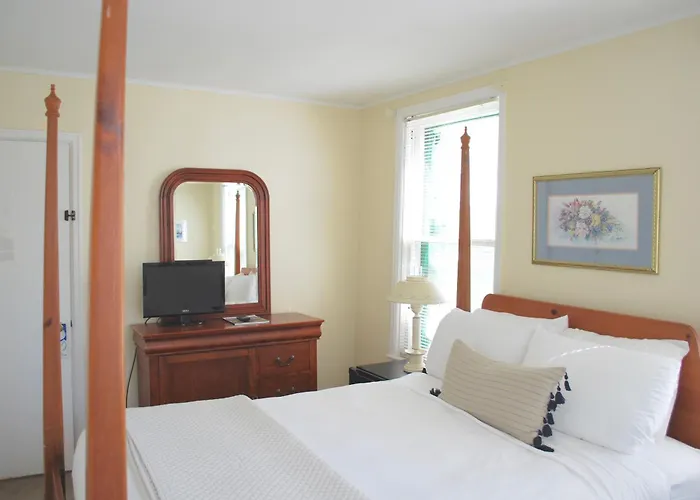 Pet friendly Anne'S Washington Inn (Adults Only) Saratoga Springs