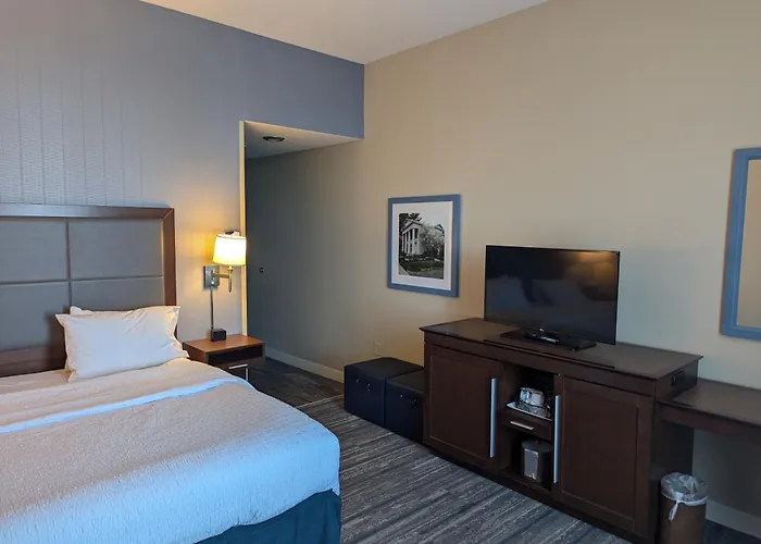 Cazenovia Hotels