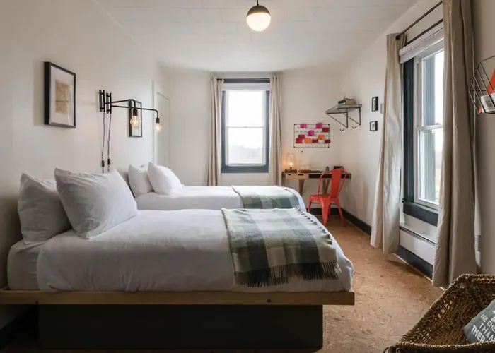 Livingston Manor Hotels