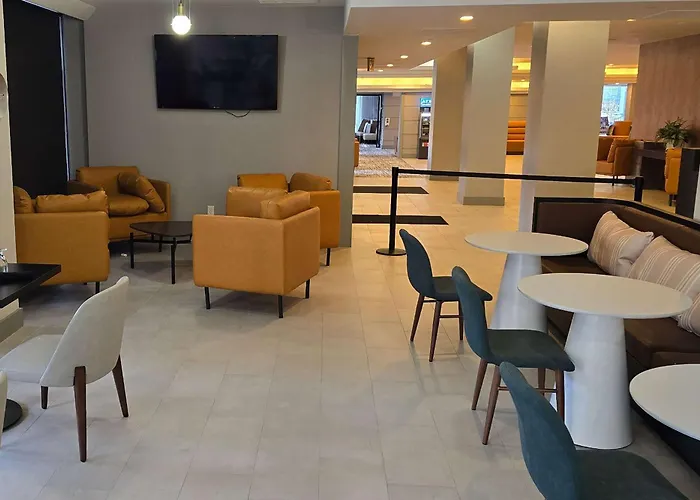 Rochester hotels near Rochester Riverside Convention Center