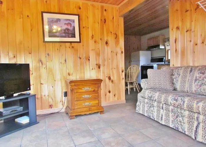 Bolton Landing hotels near Up Yonda Farm Environmental Education Center