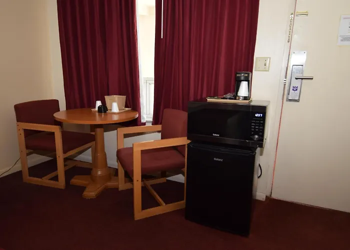 Oswego Hotels