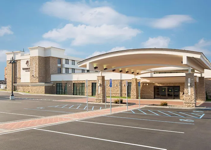 Schenectady hotels near Via Aquarium