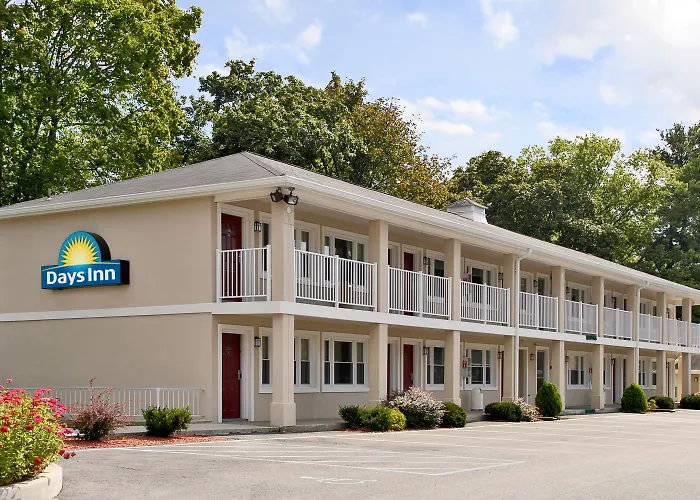 Poughkeepsie hotels near Walkway Over the Hudson State Historic Park