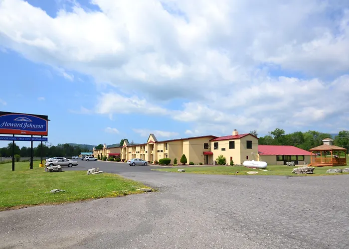 Pet friendly Howard Johnson By Wyndham Saugerties