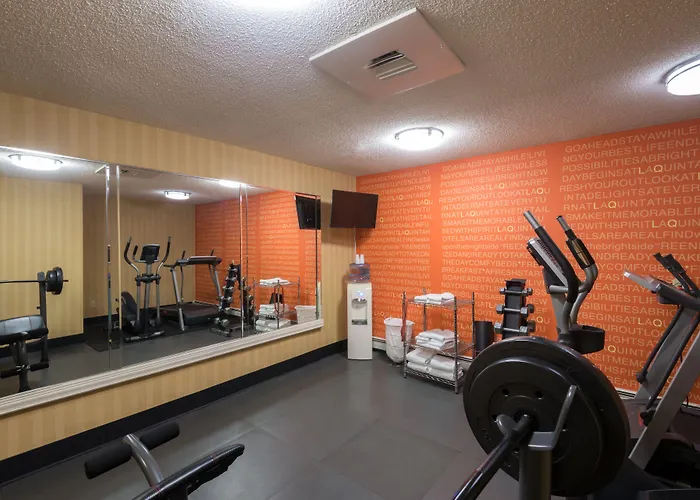 Williamsville Hotels