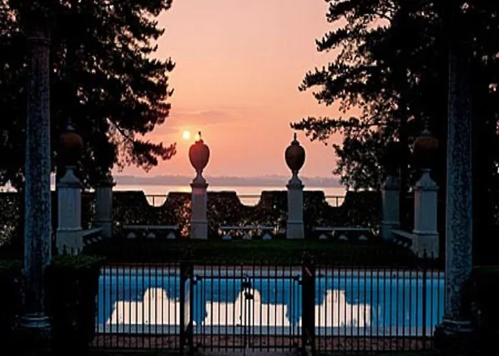 Geneva hotels near White Springs Winery
