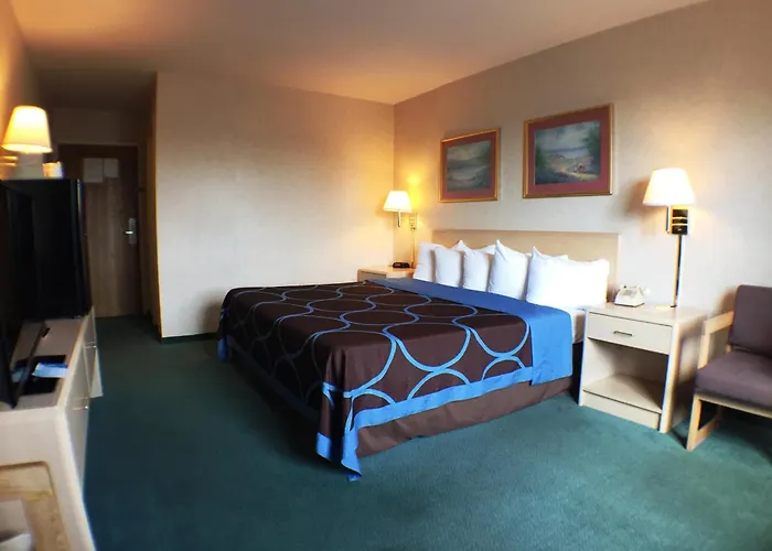 Canandaigua hotels near Roseland Waterpark
