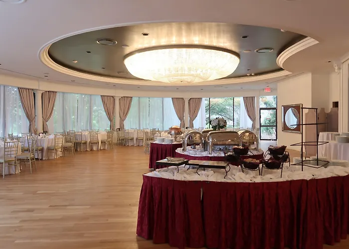 Glen Cove Hotels
