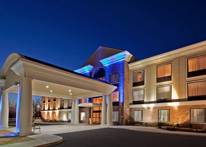 Clifton Park hotels near Devoe's Rainbow Orchards