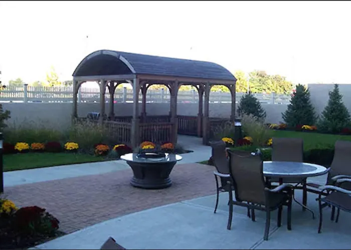 Farmingdale hotels near American Airpower Museum