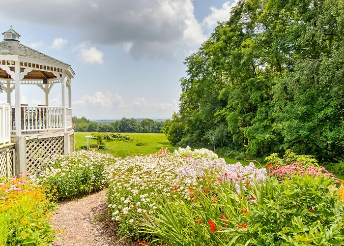 Penn Yan hotels near The Arts Center of Yates County
