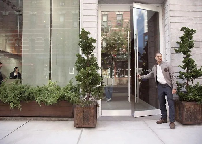 New York hotels near Rockefeller Center