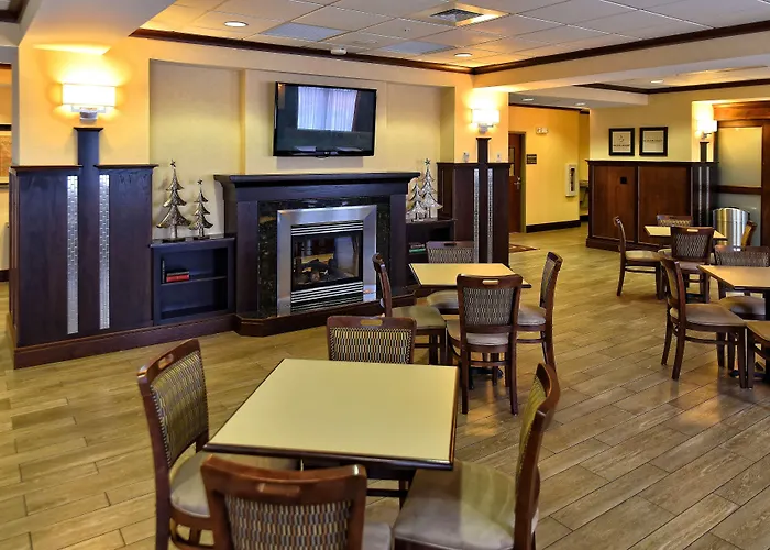 Geneseo Hotels