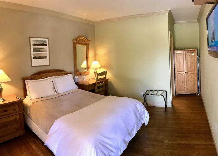 Southampton hotels near Southampton Arts Center