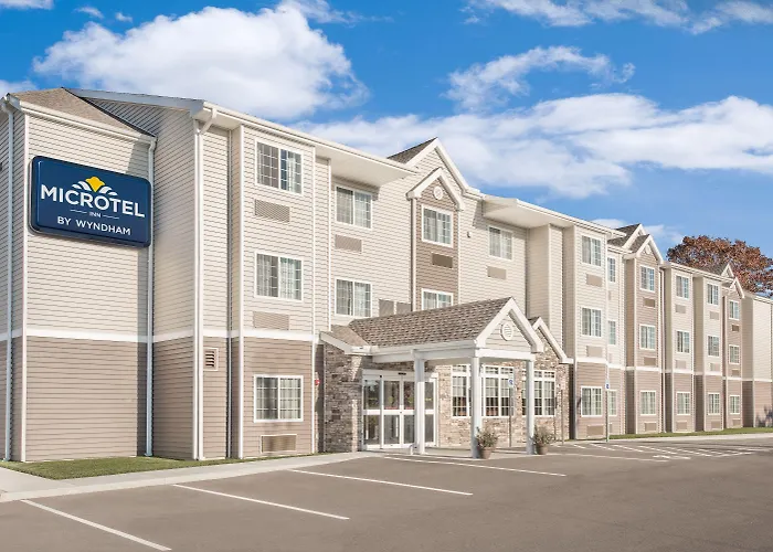 Binghamton hotels near Roberson Museum and Science Center