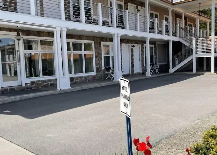 Cooperstown hotels near Otsego Lake