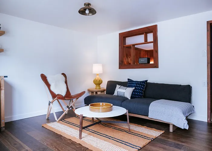 Mount Tremper Hotels
