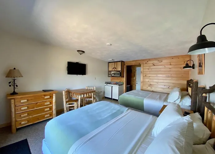 Old Forge hotels near Adirondack Scenic Railroad