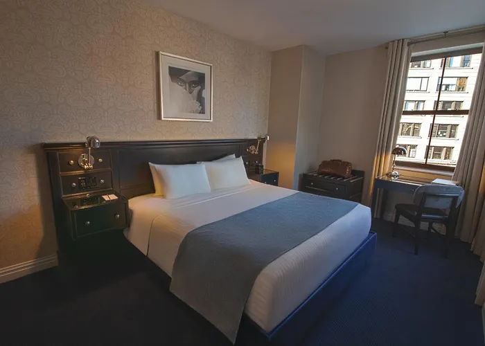 West Islip Hotels