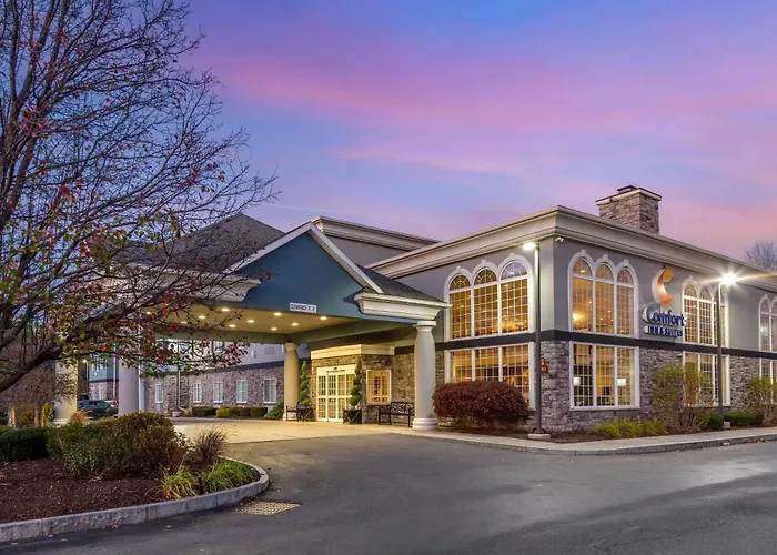 East Greenbush hotels near East Greenbush Town Park