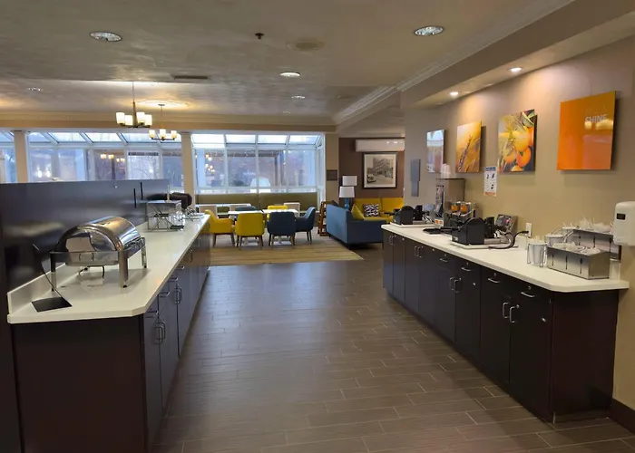 Kenoza Lake Hotels