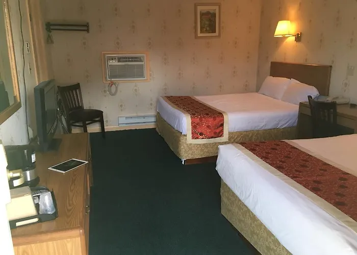 Oneonta hotels near yager museum Hartwick College