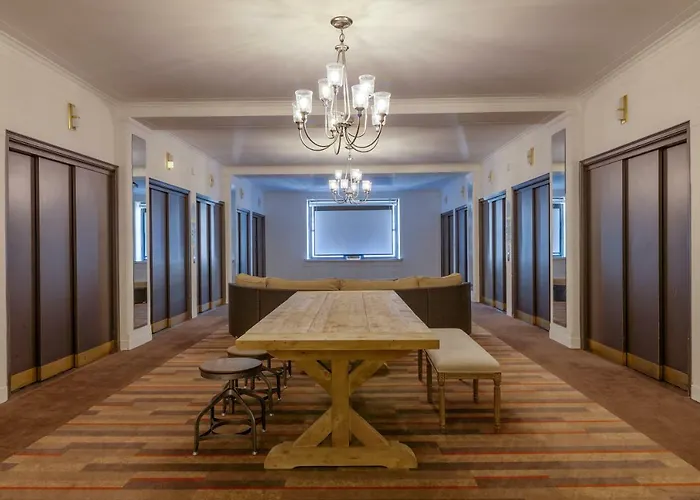New York Hotels for Romantic Getaway near Brooklyn Bridge